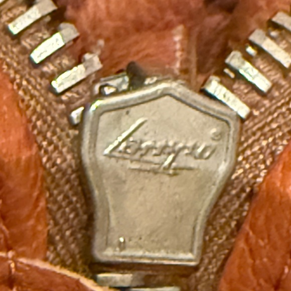 PRICE DROP MAKE AN OFFER! Prada satchel/shoulder bag. - Picture 10 of 11